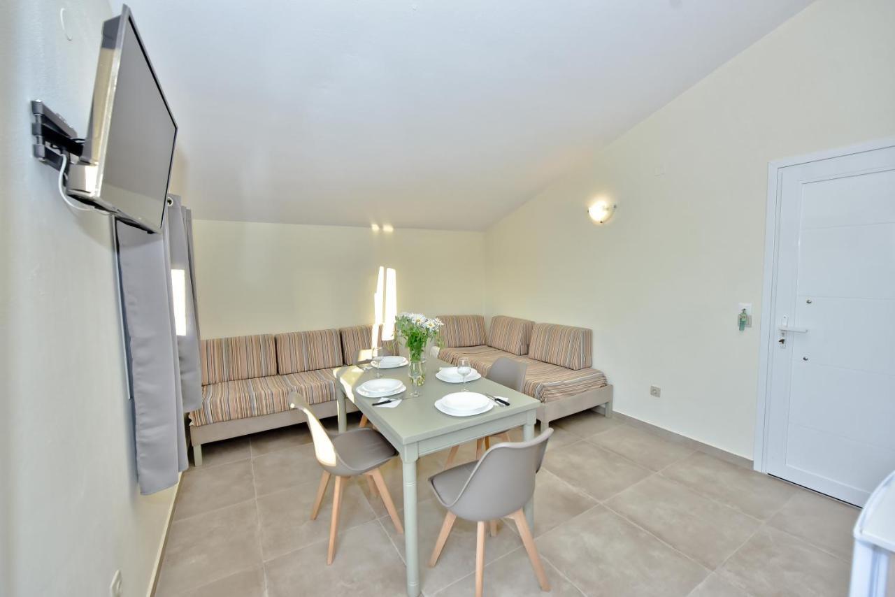 Golden Dream Apartments Anissaras Bagian luar foto